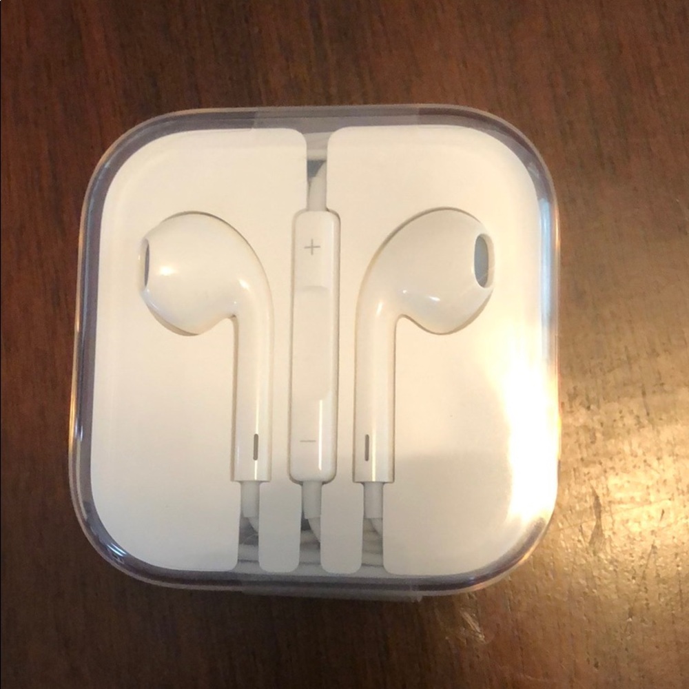 2 iPhone headphones
